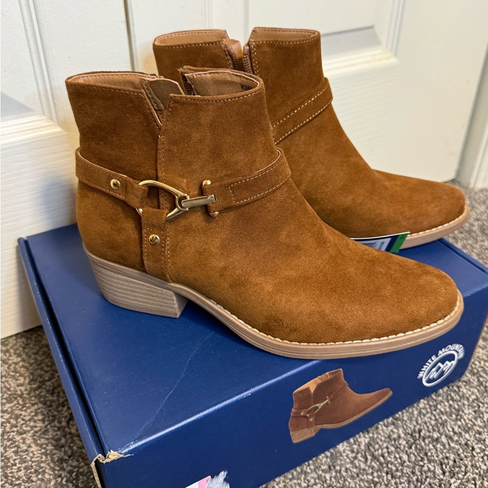 White‎ Mountain Tan Suede Ankle Booties